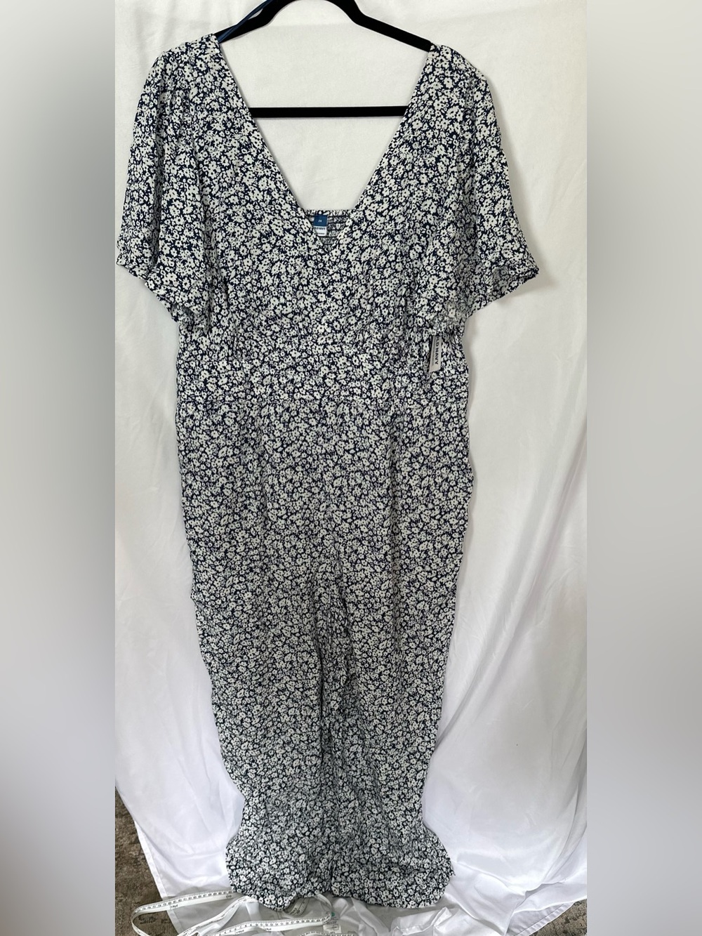 Old Navy Navy and White Floral V-Neck Jumper Size 2X